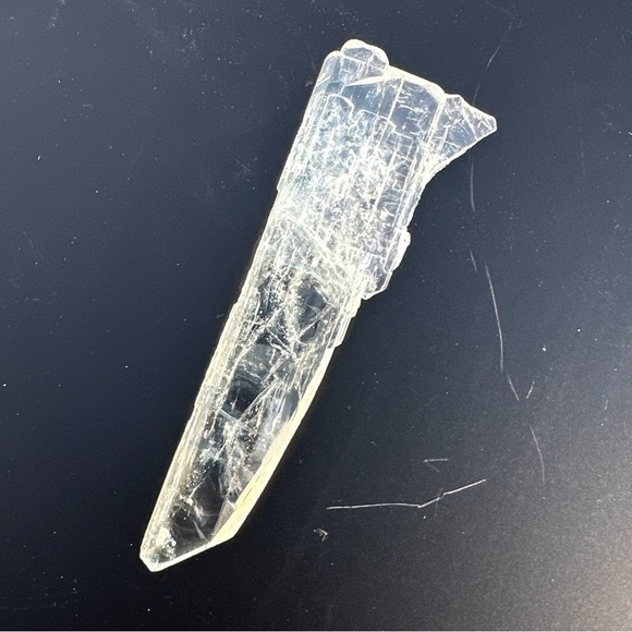 77.45 Carat’s Rough Aquamarine Crystal - Picture 13 of 14